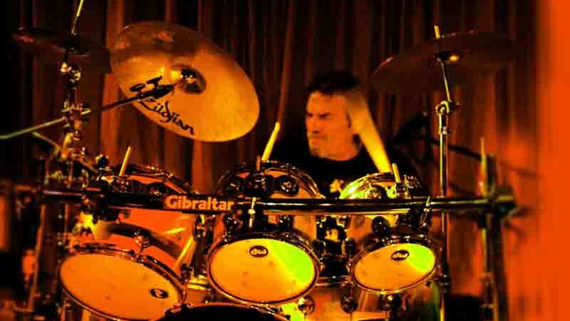 Aphrodite’s Child Drummer Λουκάς Σιδεράς: ο ντράμερ που έβαλε ελληνική σφραγίδα στο διεθνές ροκ 1968