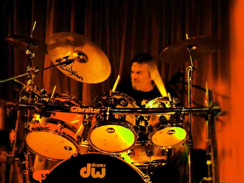 Aphrodite’s Child Drummer Λουκάς Σιδεράς: ο ντράμερ που έβαλε ελληνική σφραγίδα στο διεθνές ροκ 1968